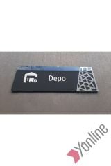 Gümüş Detaylı Depo Kapı İsimliği
