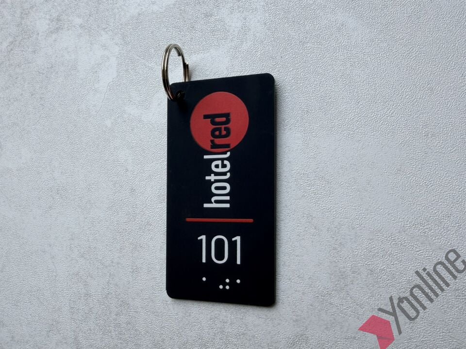 Mat Siyah Logolu Braille Alfabeli Otel Anahtarlığı