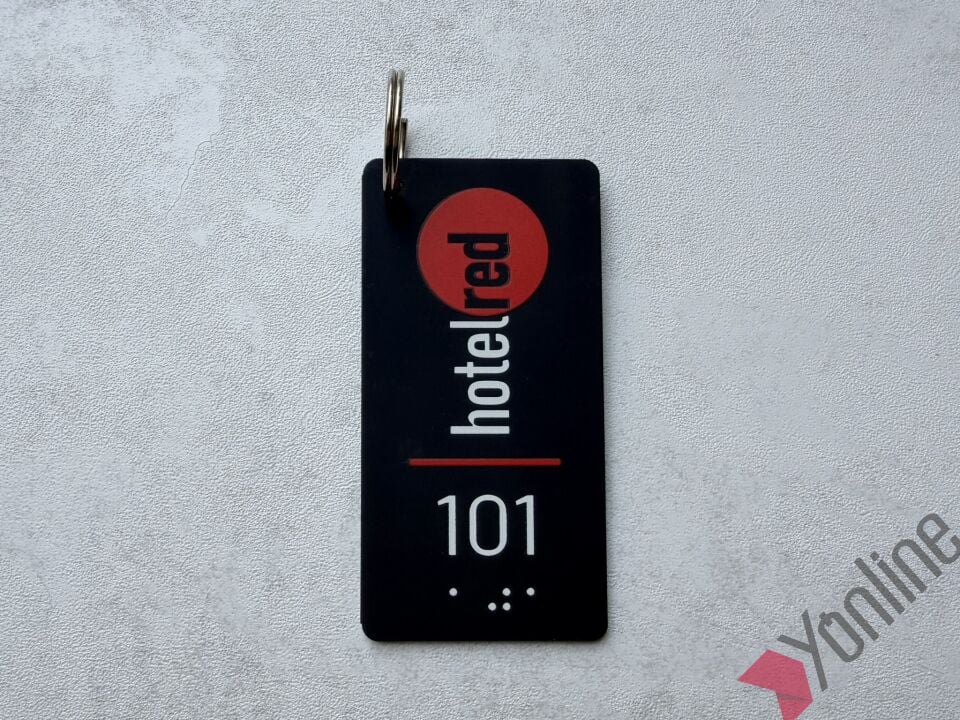 Mat Siyah Logolu Braille Alfabeli Otel Anahtarlığı
