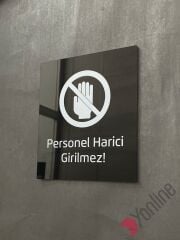 Parlak Siyah Personel Harici Girilmez Uyarı Levhası